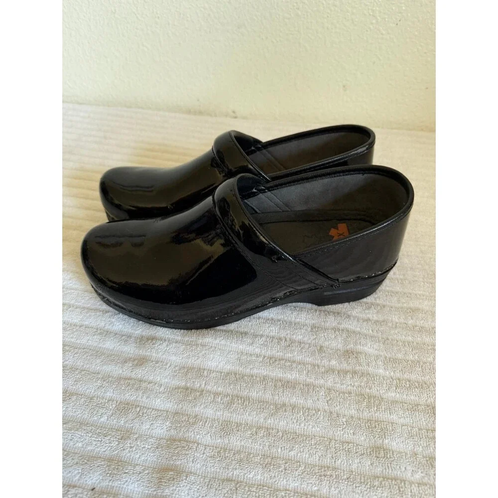 Dansko XP Womens Black Patent Leather Slip Resistant Clogs US 10 EU 41